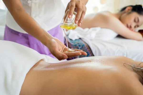 Spa com terapias e massagens relaxantes
